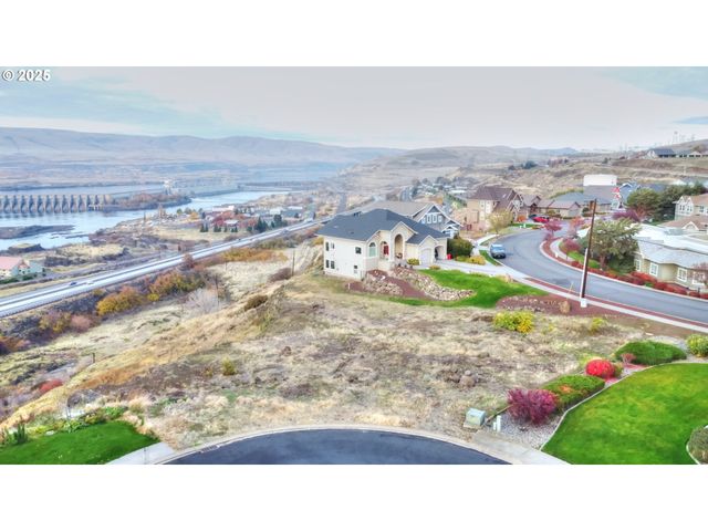 512 E KNOLL Ct, The Dalles, OR 97058