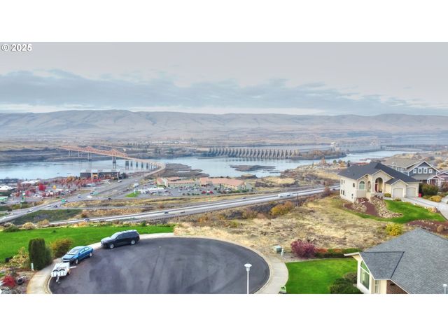 512 E KNOLL Ct, The Dalles, OR 97058