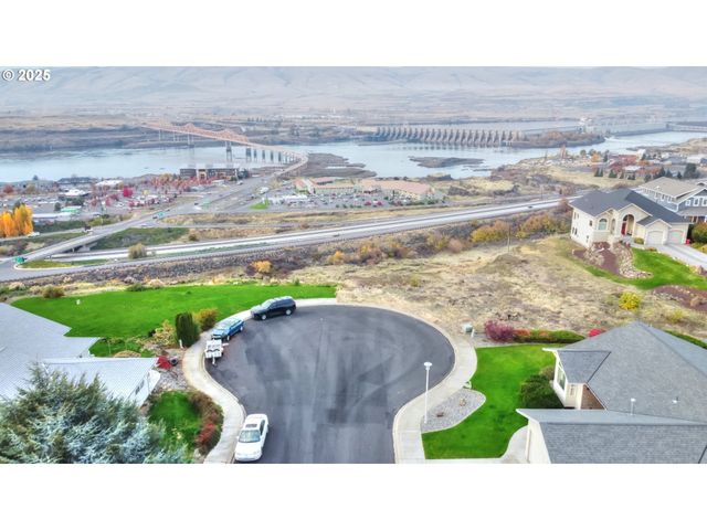 512 E KNOLL Ct, The Dalles, OR 97058