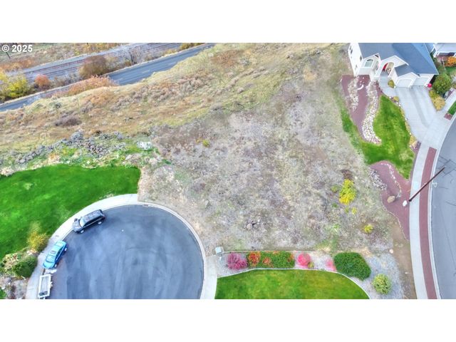 512 E KNOLL Ct, The Dalles, OR 97058