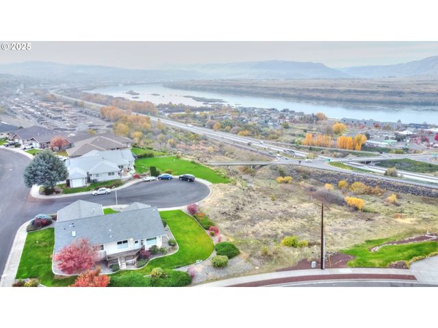 512 E KNOLL Ct, The Dalles, OR 97058