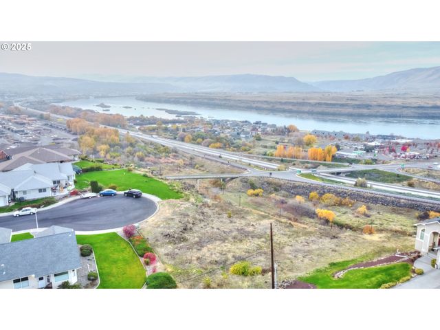 512 E KNOLL Ct, The Dalles, OR 97058