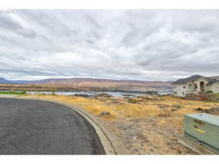 512 E KNOLL Ct, The Dalles, OR 97058