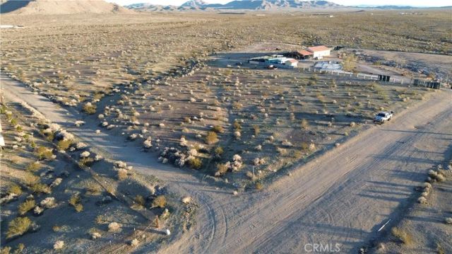 1 Buffalo Trail, Helendale, CA 92342