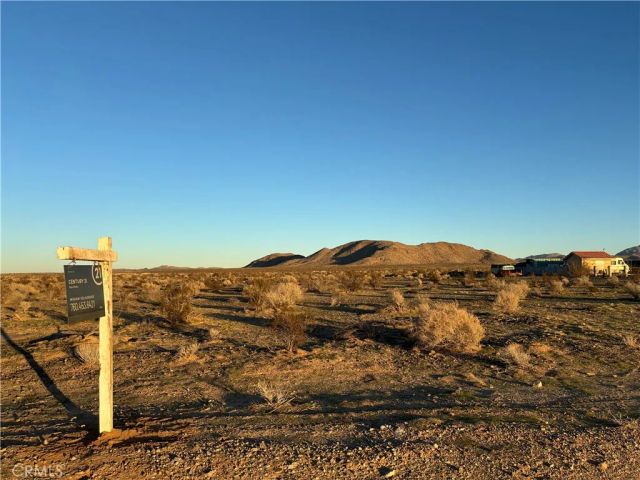 1 Buffalo Trail, Helendale, CA 92342