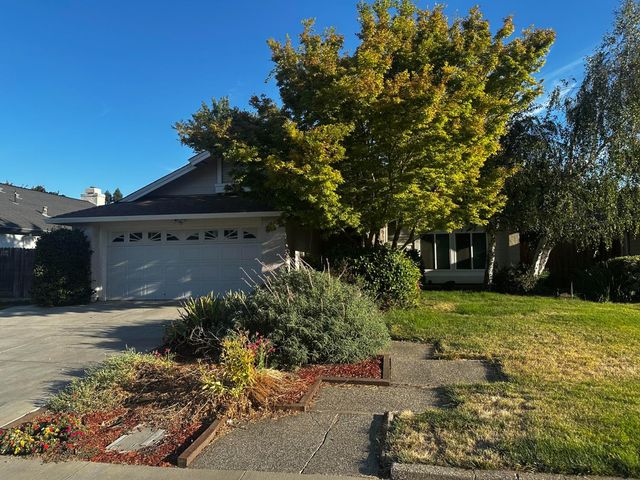 3103 Mill Oak Way, Sacramento, CA 95833