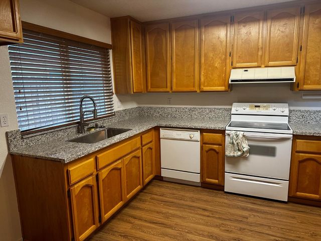 3103 Mill Oak Way, Sacramento, CA 95833