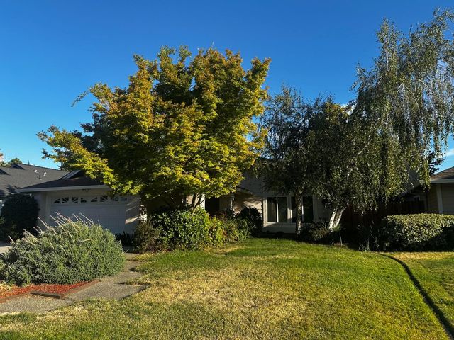 3103 Mill Oak Way, Sacramento, CA 95833