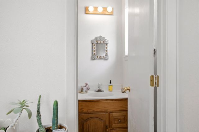1907 Anderson PL SE, Albuquerque, NM 87108