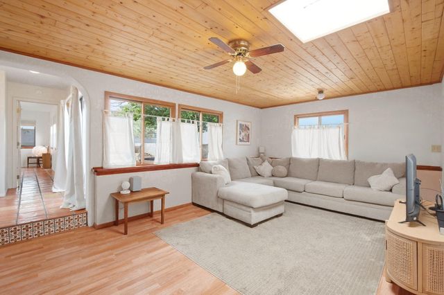 1907 Anderson PL SE, Albuquerque, NM 87108