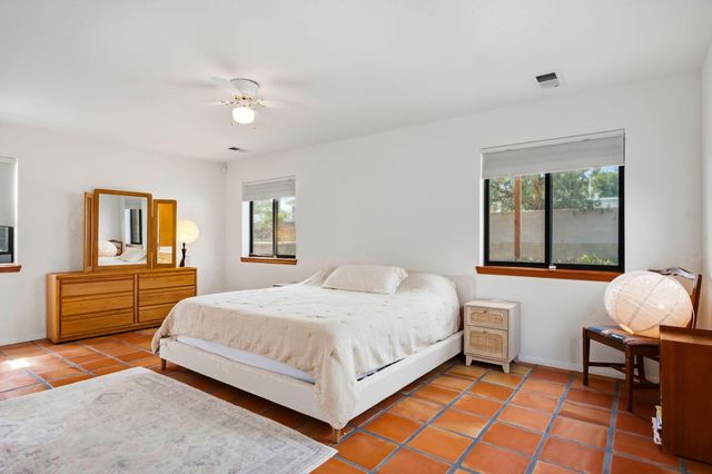 1907 Anderson PL SE, Albuquerque, NM 87108