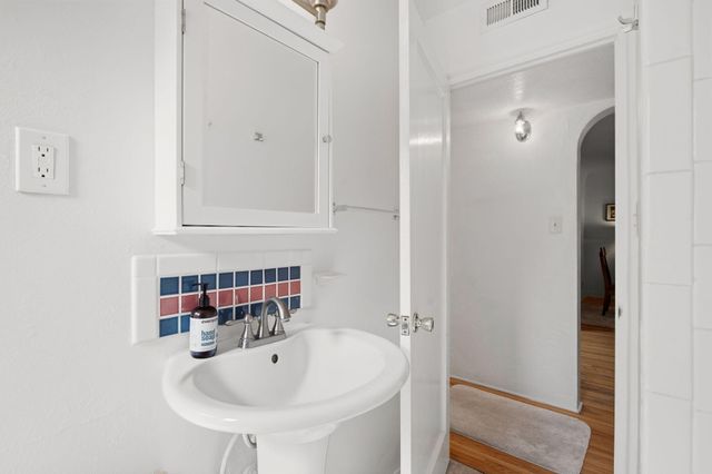 1907 Anderson PL SE, Albuquerque, NM 87108