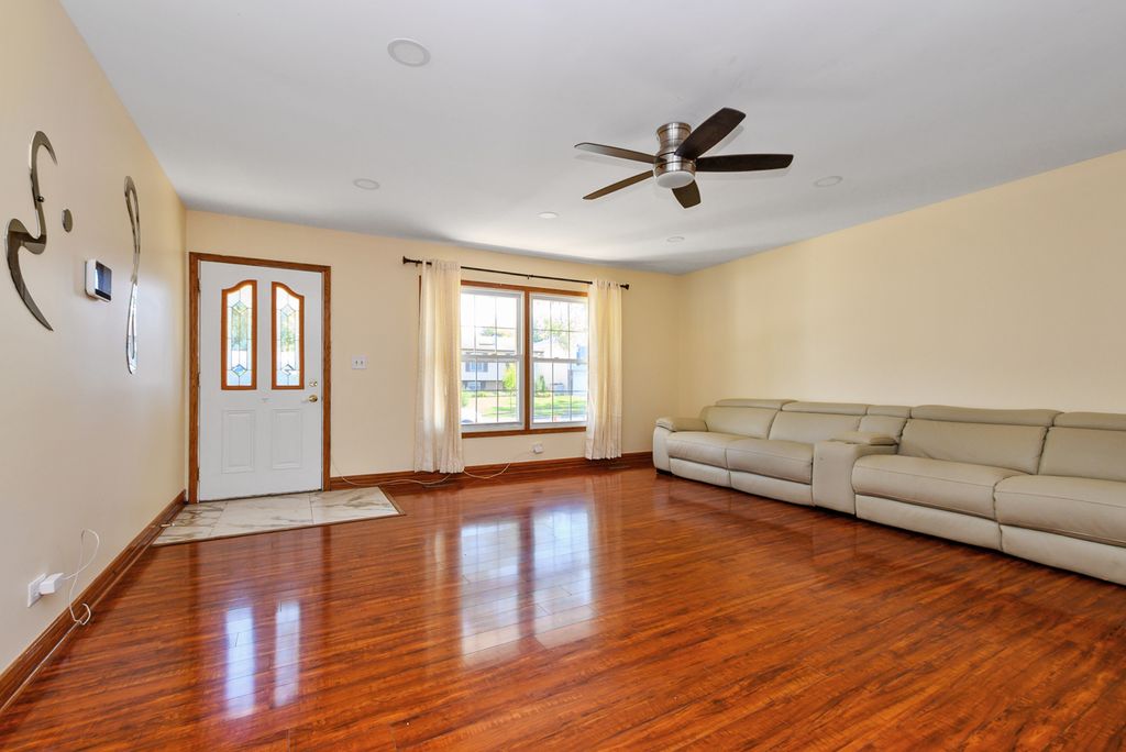 7650 Northway Drive, Hanover Park, IL 60133 — photo 3