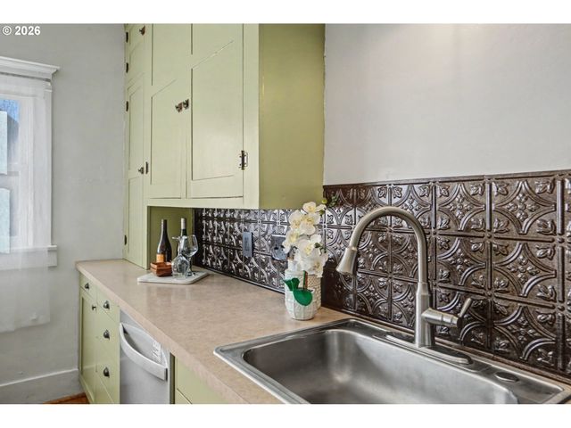 2116 WAVERLY Dr, Albany, OR 97322