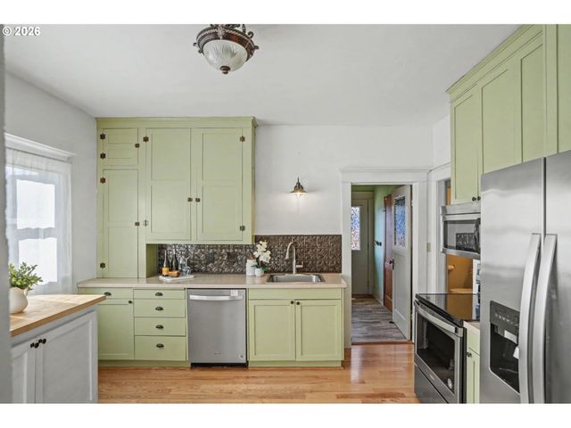 2116 WAVERLY Dr, Albany, OR 97322