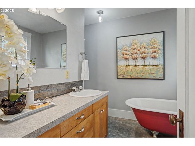 2116 WAVERLY Dr, Albany, OR 97322