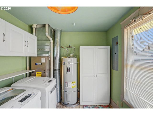 2116 WAVERLY Dr, Albany, OR 97322