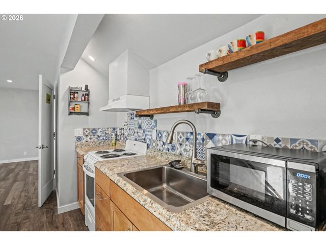2116 WAVERLY Dr, Albany, OR 97322