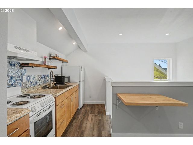 2116 WAVERLY Dr, Albany, OR 97322