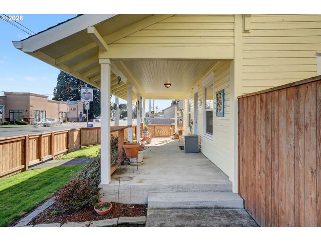 2116 WAVERLY Dr, Albany, OR 97322
