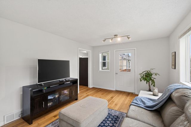 1843 Montana Avenue E, Saint Paul, MN 55119