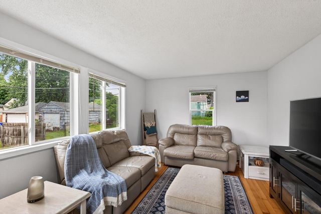 1843 Montana Avenue E, Saint Paul, MN 55119