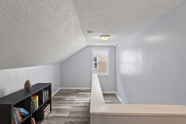 1843 Montana Avenue E, Saint Paul, MN 55119