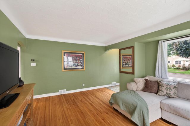1843 Montana Avenue E, Saint Paul, MN 55119