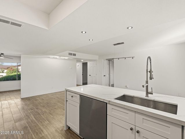 6737 S PALM Drive, Tempe, AZ 85283