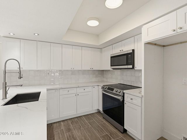 6737 S PALM Drive, Tempe, AZ 85283