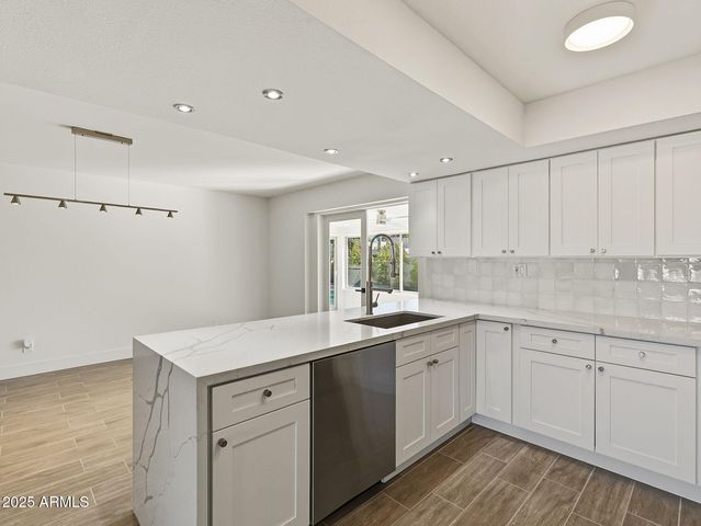 6737 S PALM Drive, Tempe, AZ 85283