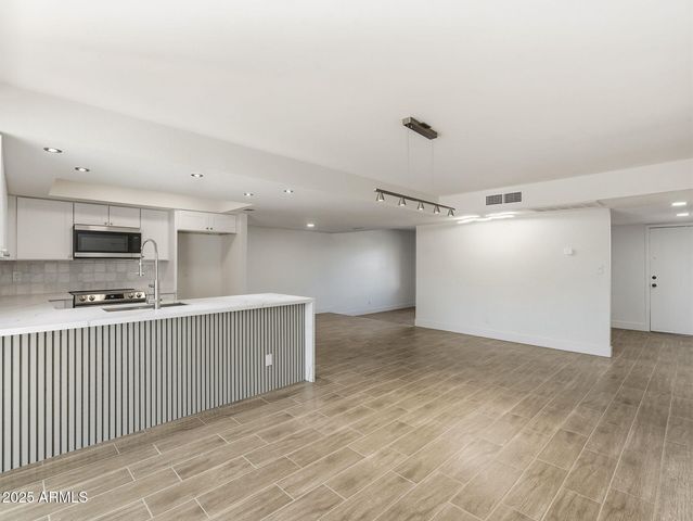 6737 S PALM Drive, Tempe, AZ 85283