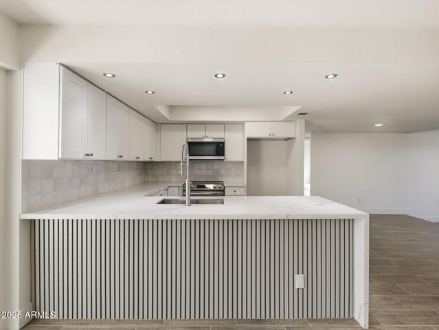 6737 S PALM Drive, Tempe, AZ 85283