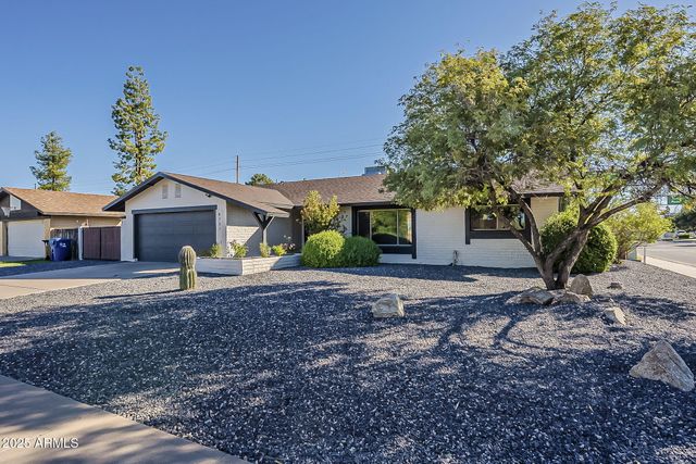 6737 S PALM Drive, Tempe, AZ 85283
