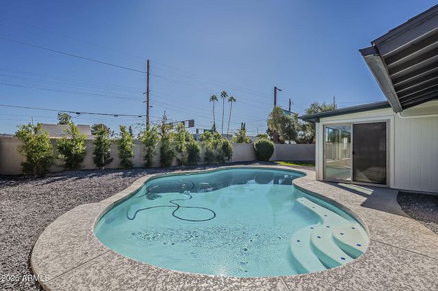 6737 S PALM Drive, Tempe, AZ 85283