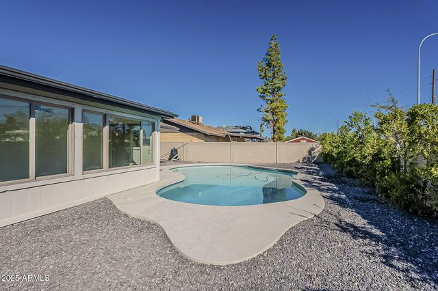 6737 S PALM Drive, Tempe, AZ 85283