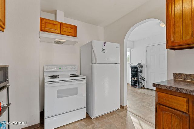 922 S 9th Ave, Yakima, WA 98902