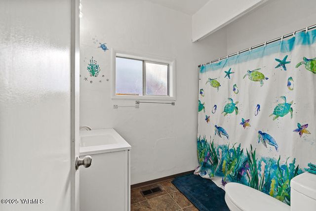 922 S 9th Ave, Yakima, WA 98902