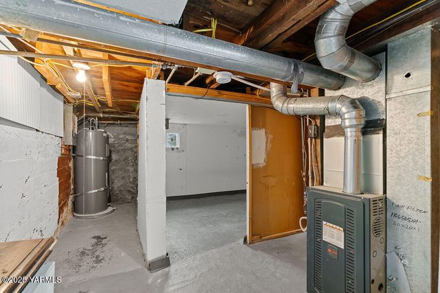 922 S 9th Ave, Yakima, WA 98902