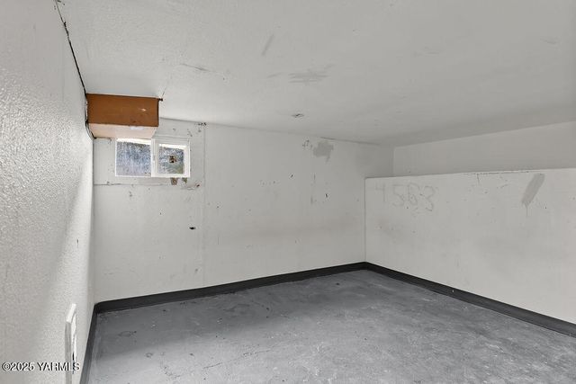 922 S 9th Ave, Yakima, WA 98902