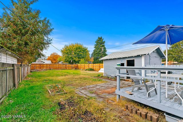 922 S 9th Ave, Yakima, WA 98902