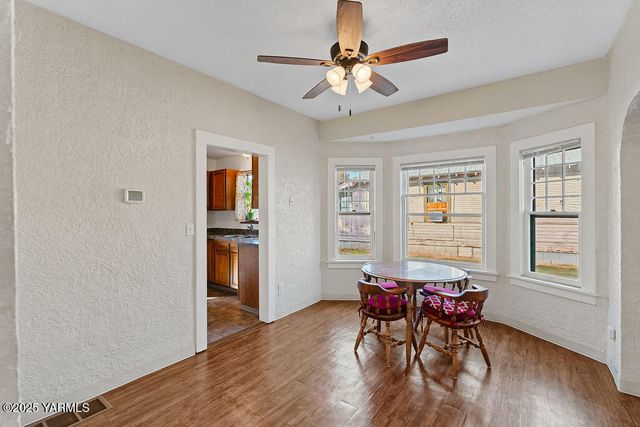 922 S 9th Ave, Yakima, WA 98902