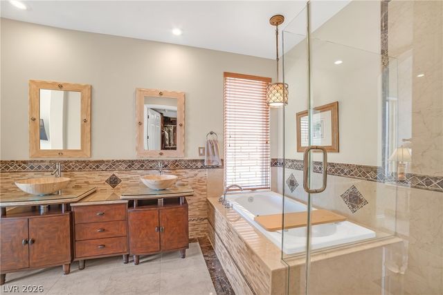32 Cerchio Basso, Henderson, NV 89011