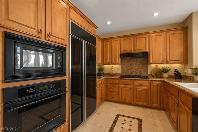32 Cerchio Basso, Henderson, NV 89011