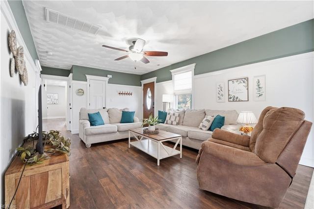 968 Scenic Blvd, Chesapeake, VA 23322