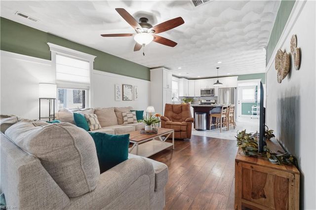 968 Scenic Blvd, Chesapeake, VA 23322