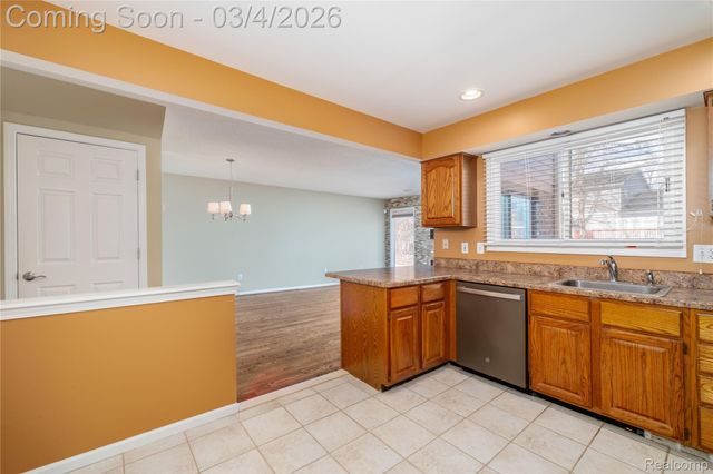 31280 Misty Pines Drive, Farmington Hills, MI 48336
