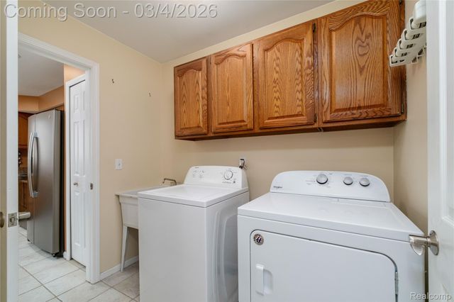 31280 Misty Pines Drive, Farmington Hills, MI 48336