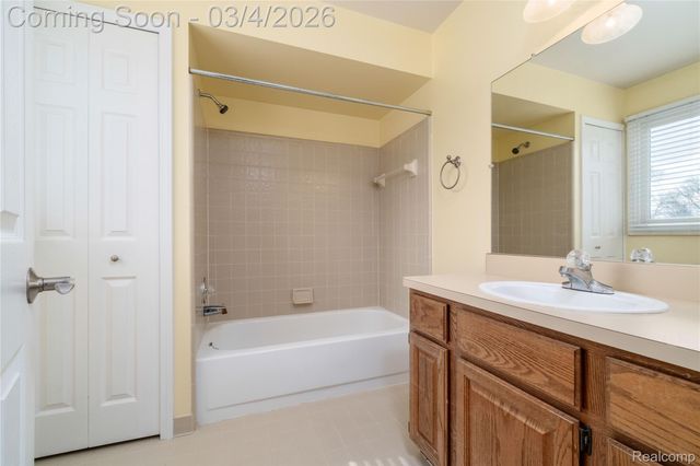 31280 Misty Pines Drive, Farmington Hills, MI 48336