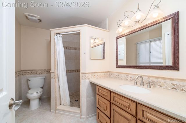 31280 Misty Pines Drive, Farmington Hills, MI 48336